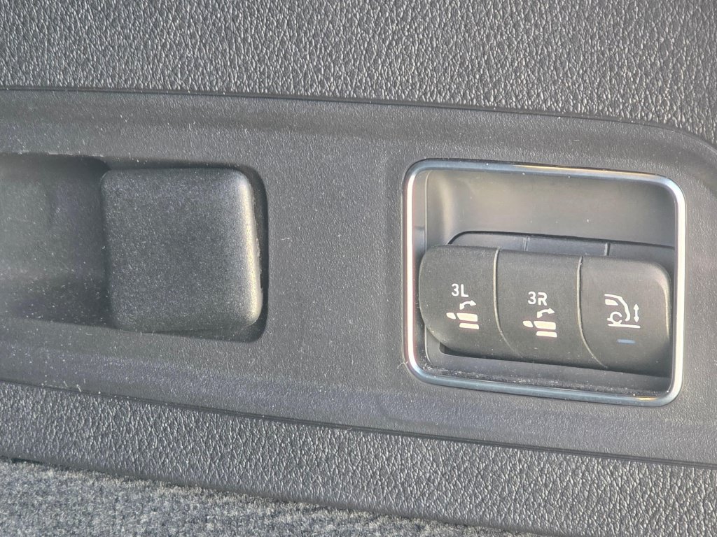 Used 2024 Mercedes-Benz GLS 450 4MATIC image 24