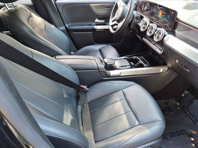 Used 2022 Mercedes-Benz GLB 250 image 20