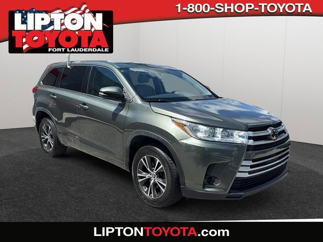 Used 2017 Toyota Highlander LE FWD image 1
