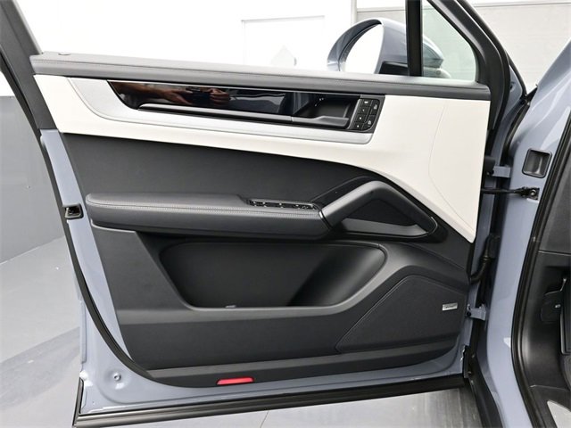 New 2026 Porsche Cayenne Coupe image 7