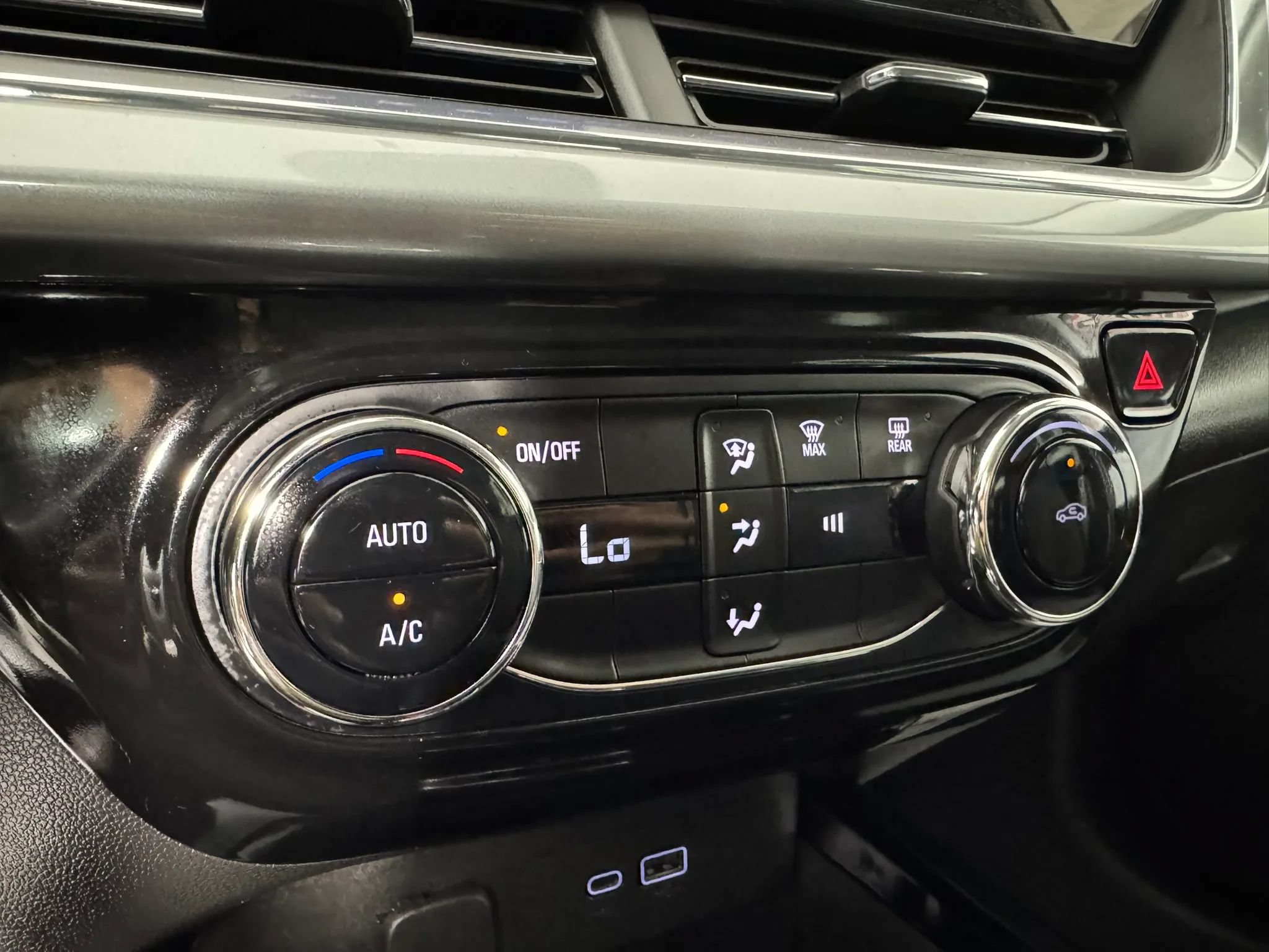 Used 2026 Chevrolet Trax LT FWD image 21