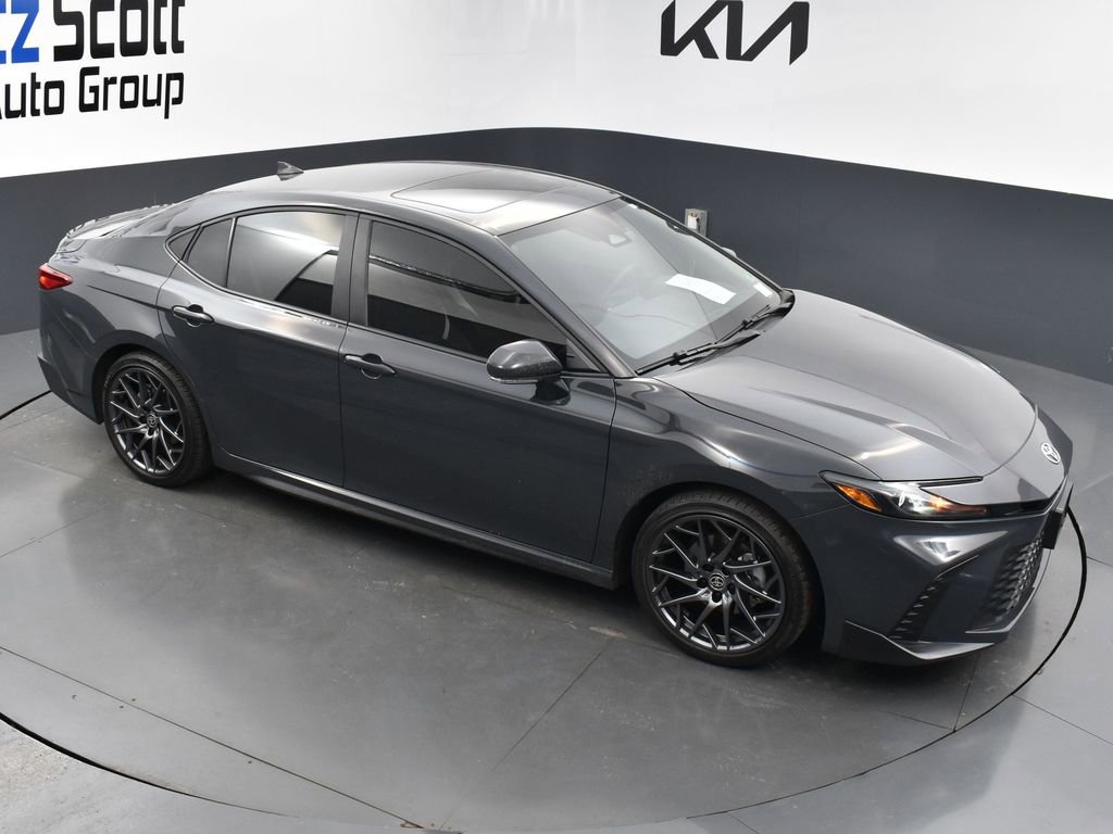 Used 2025 Toyota Camry SE w/ Convenience Package image 15