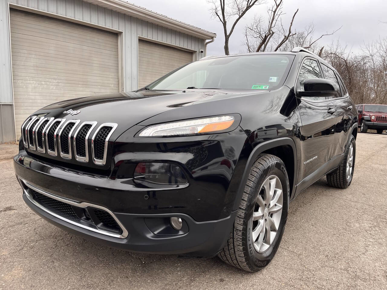 Used 2018 Jeep Cherokee Limited w/ Technology Group image 9