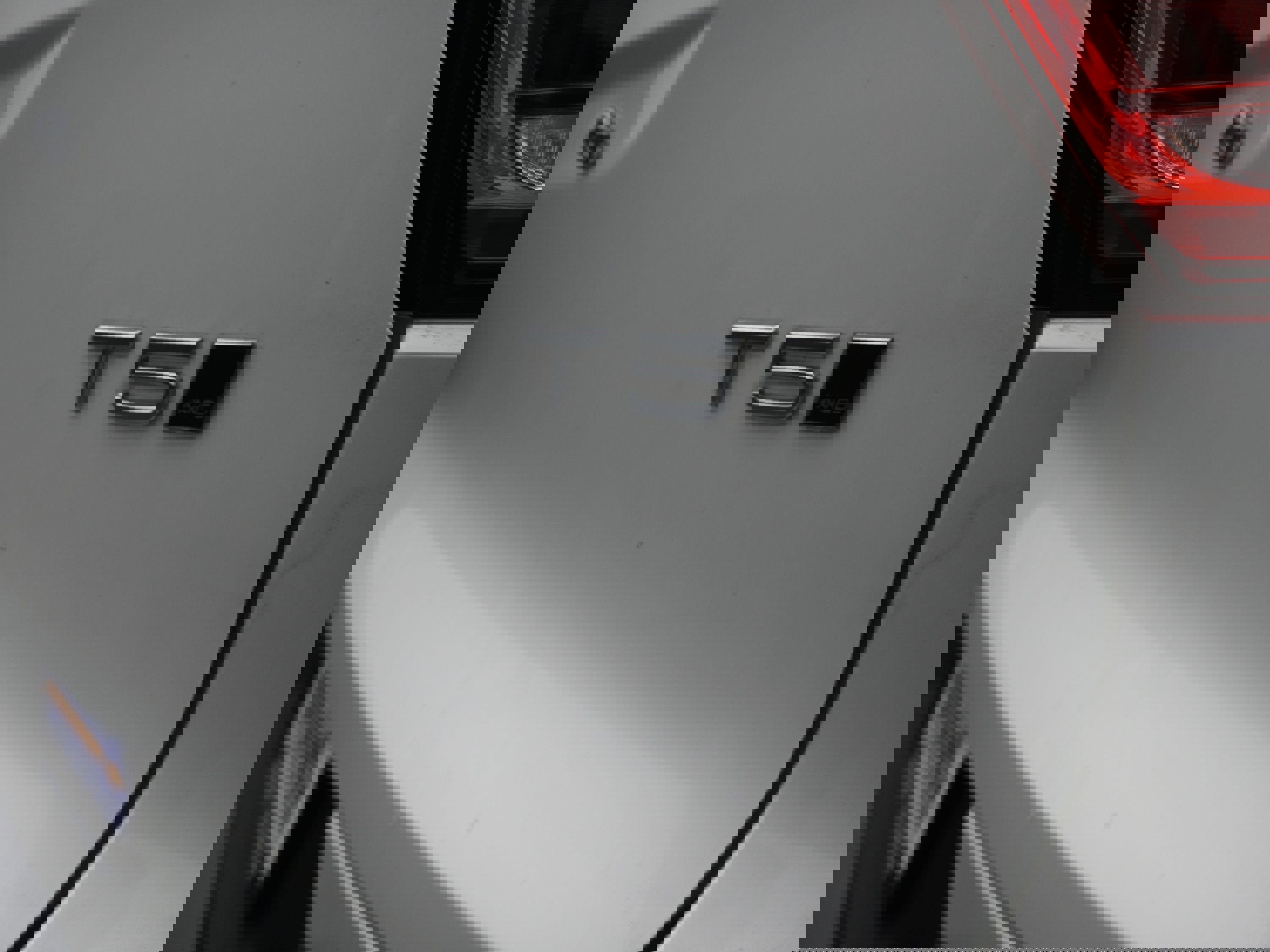 Used 2022 Volvo XC40 T5 R-Design image 88