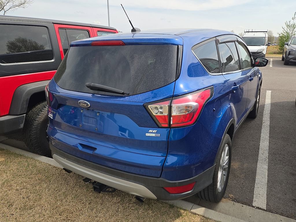 Used 2017 Ford Escape SE image 3