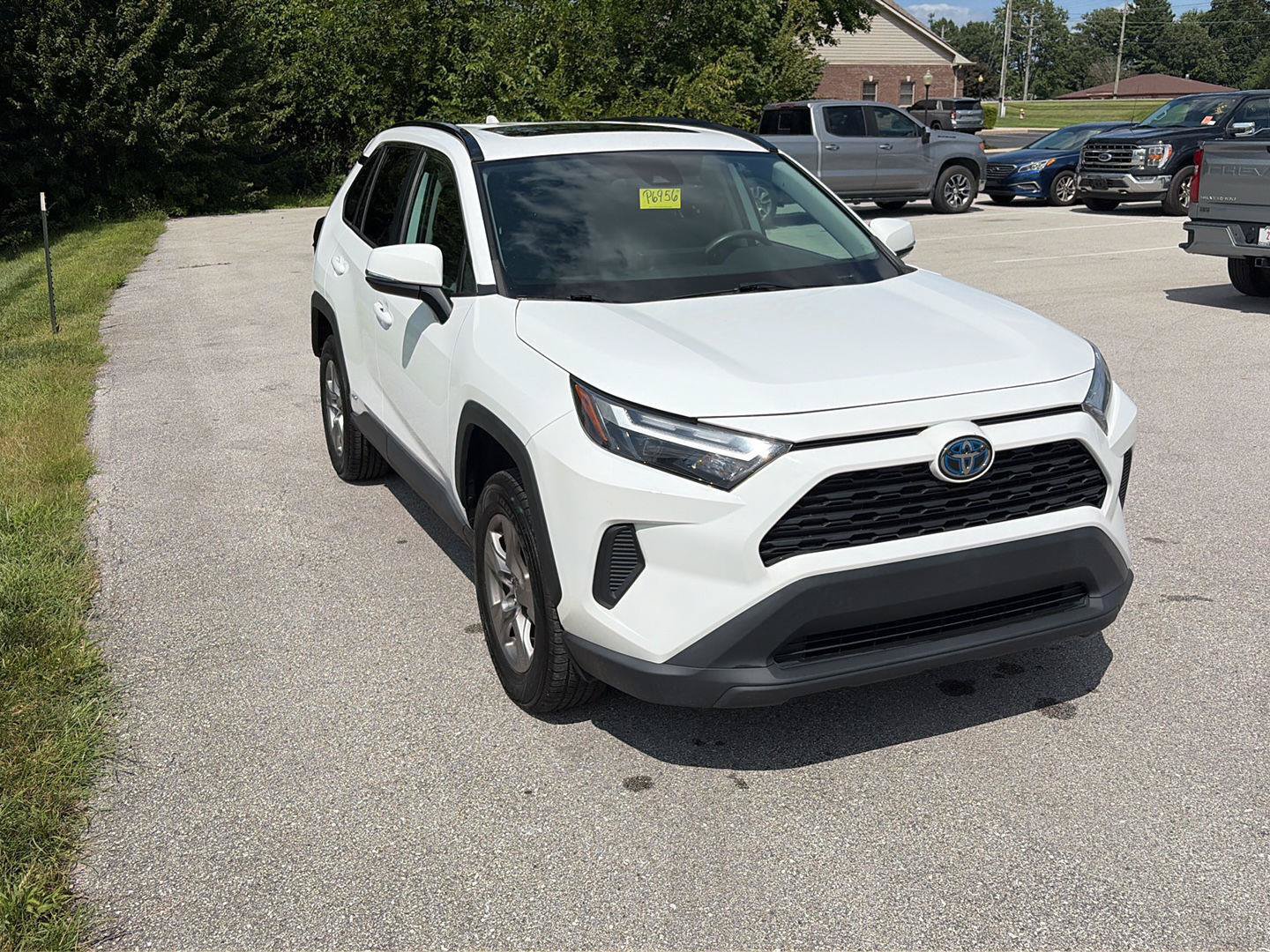 Used 2022 Toyota RAV4 XLE w/ Convenience Package AWD/4WD image 7