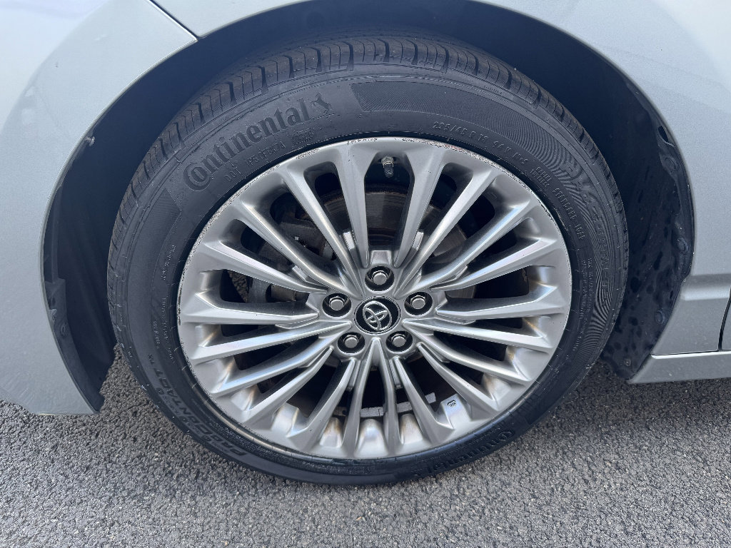 Used 2019 Toyota Avalon Limited FWD image 29