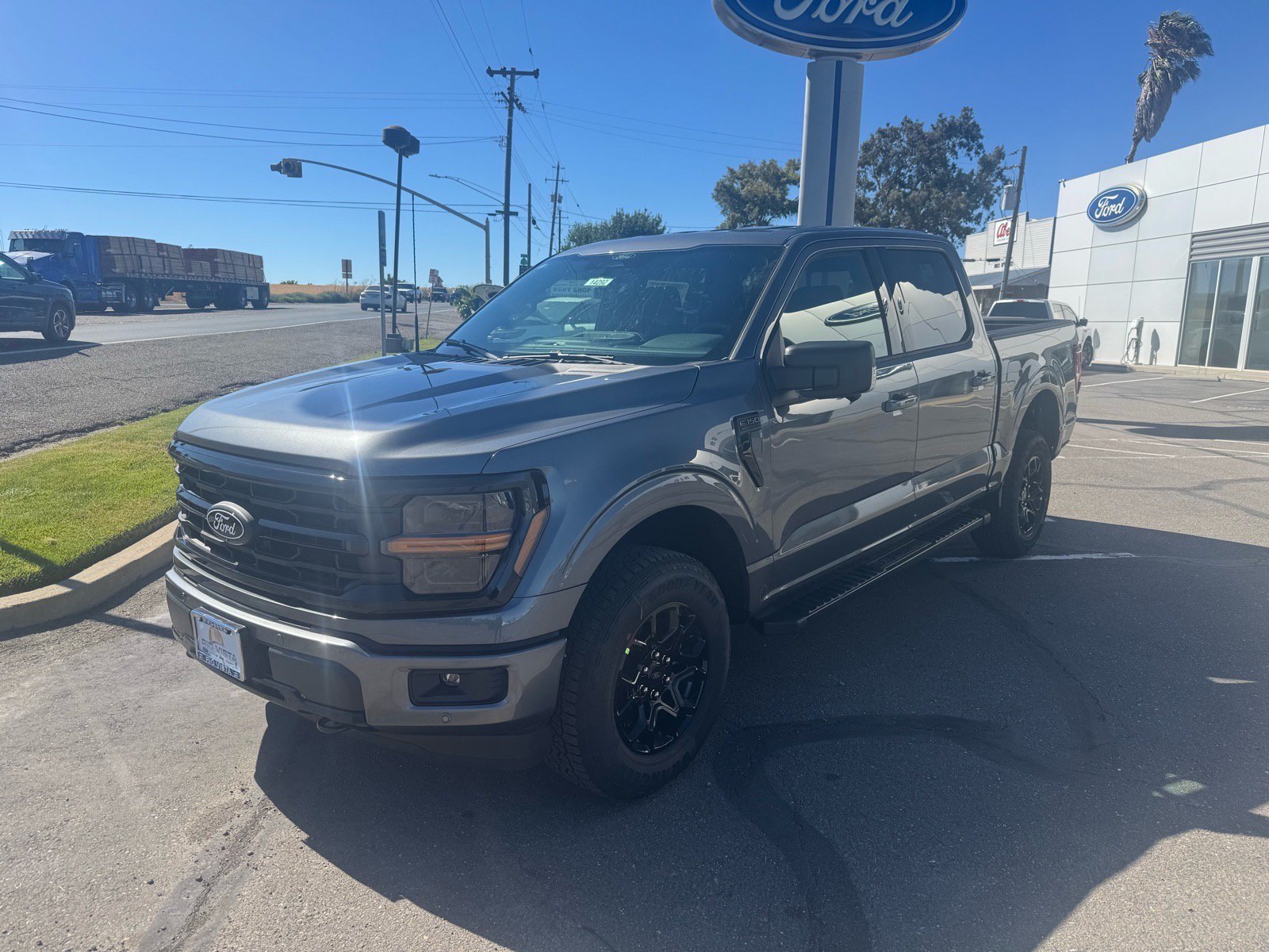 New 2026 Ford F150 XLT w/ Equipment Group 302A MID