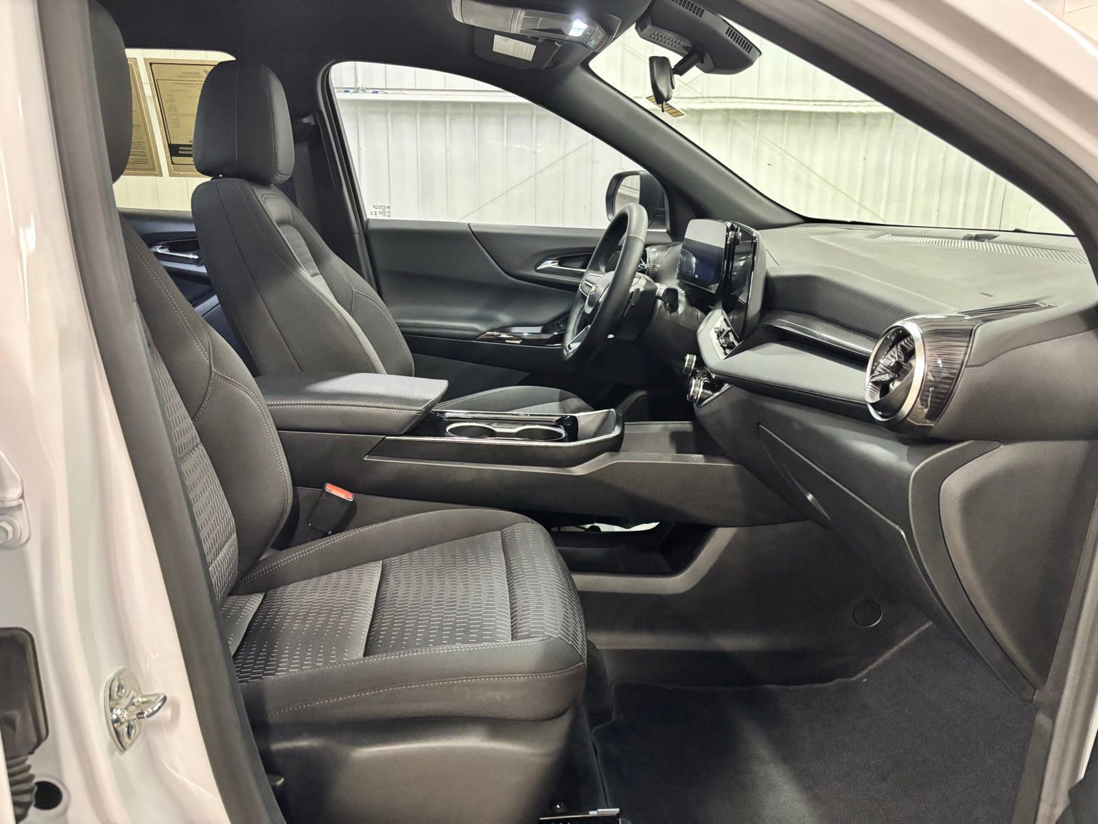 Used 2025 Chevrolet Equinox LT FWD image 21