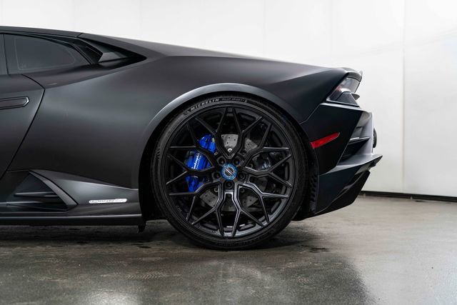 Used 2020 Lamborghini Huracan EVO image 13