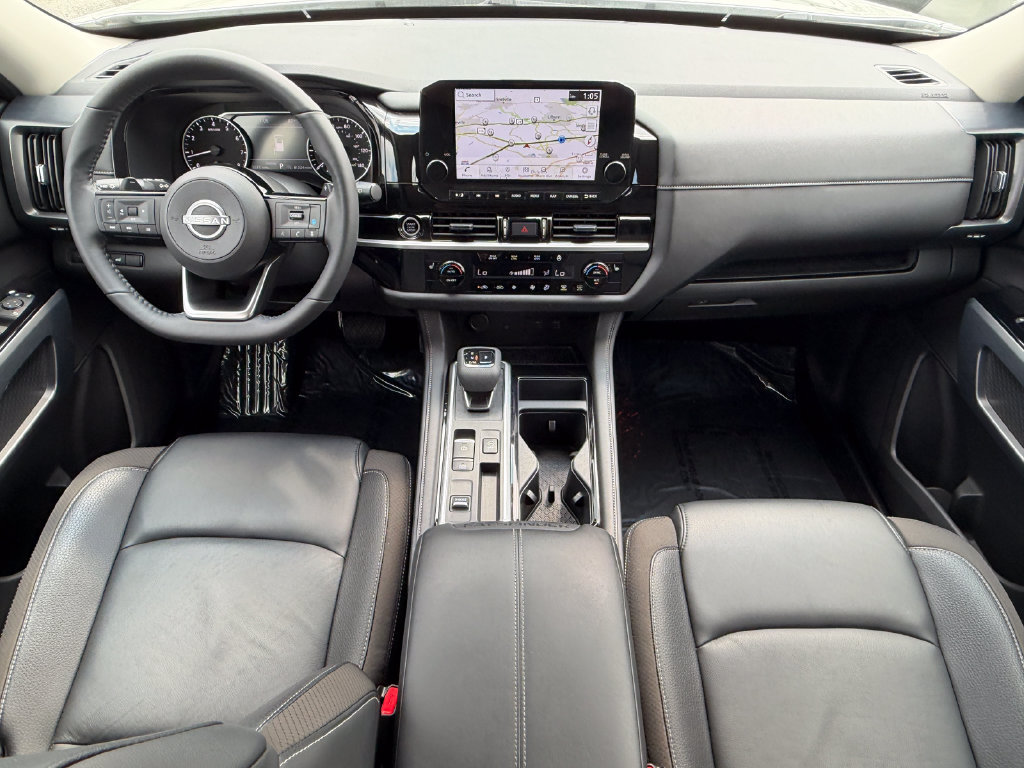Used 2024 Nissan Pathfinder SL FWD image 19