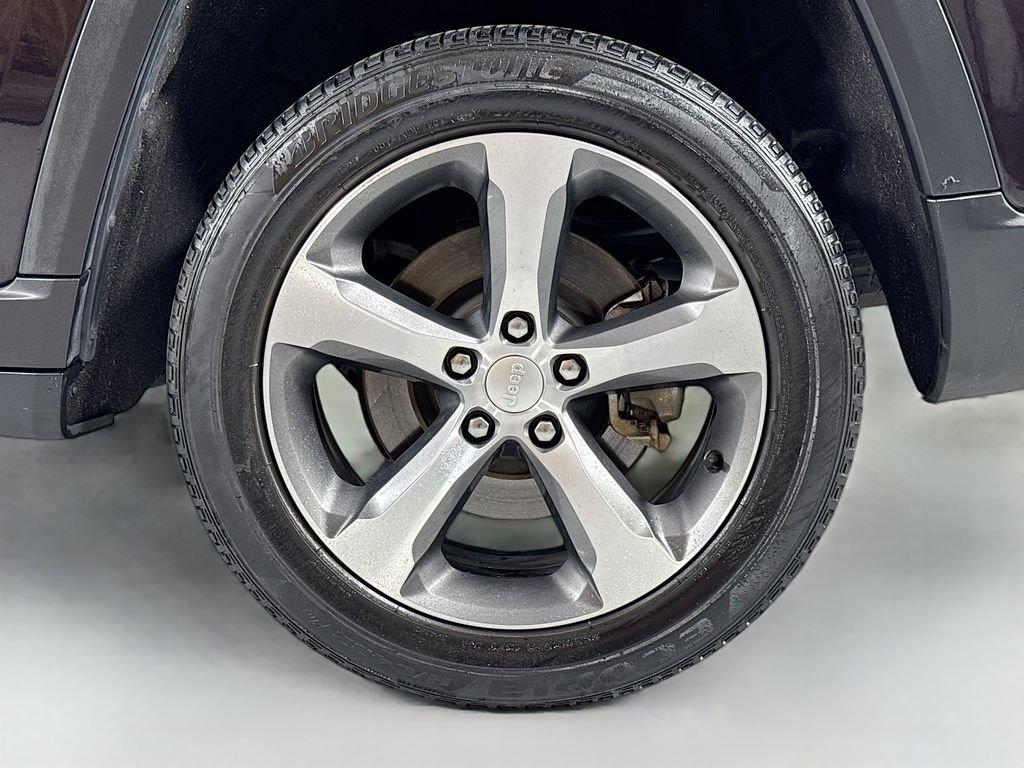Used 2023 Jeep Grand Cherokee L Limited AWD/4WD image 9