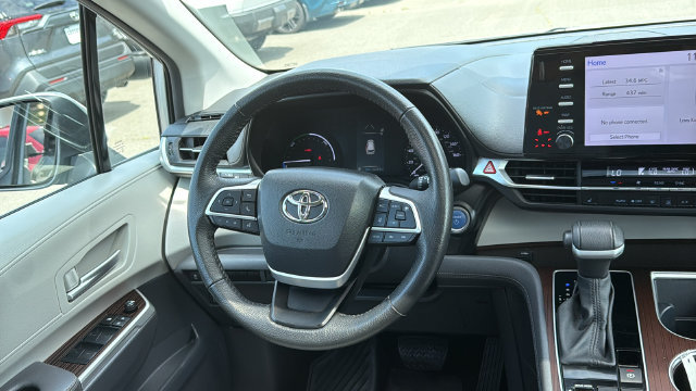 Used 2024 Toyota Sienna XLE AWD/4WD image 17