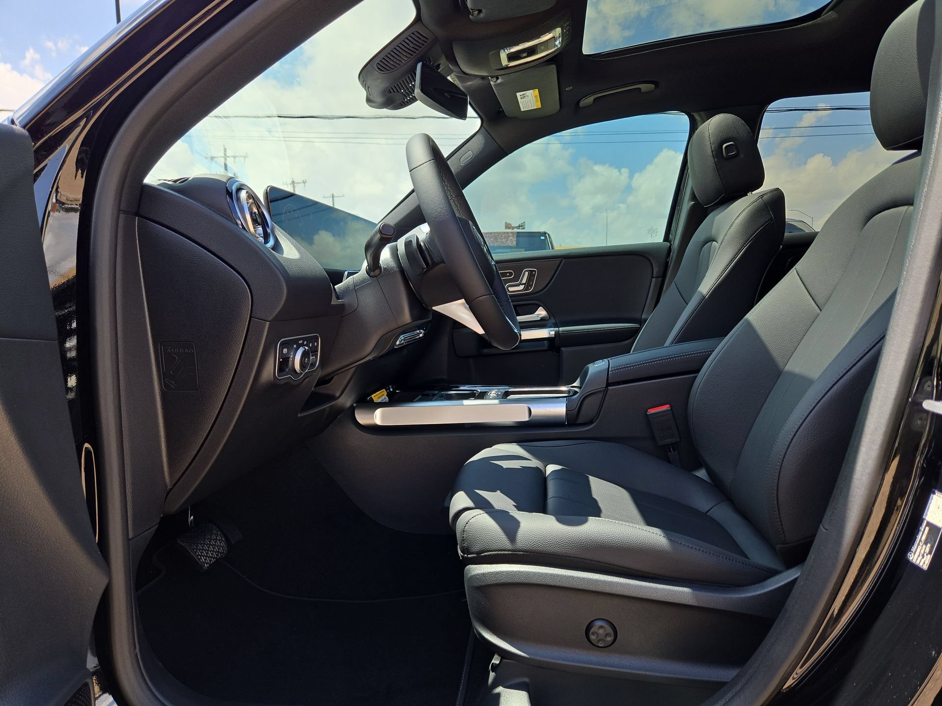New 2026 Mercedes-Benz GLB 250 image 16