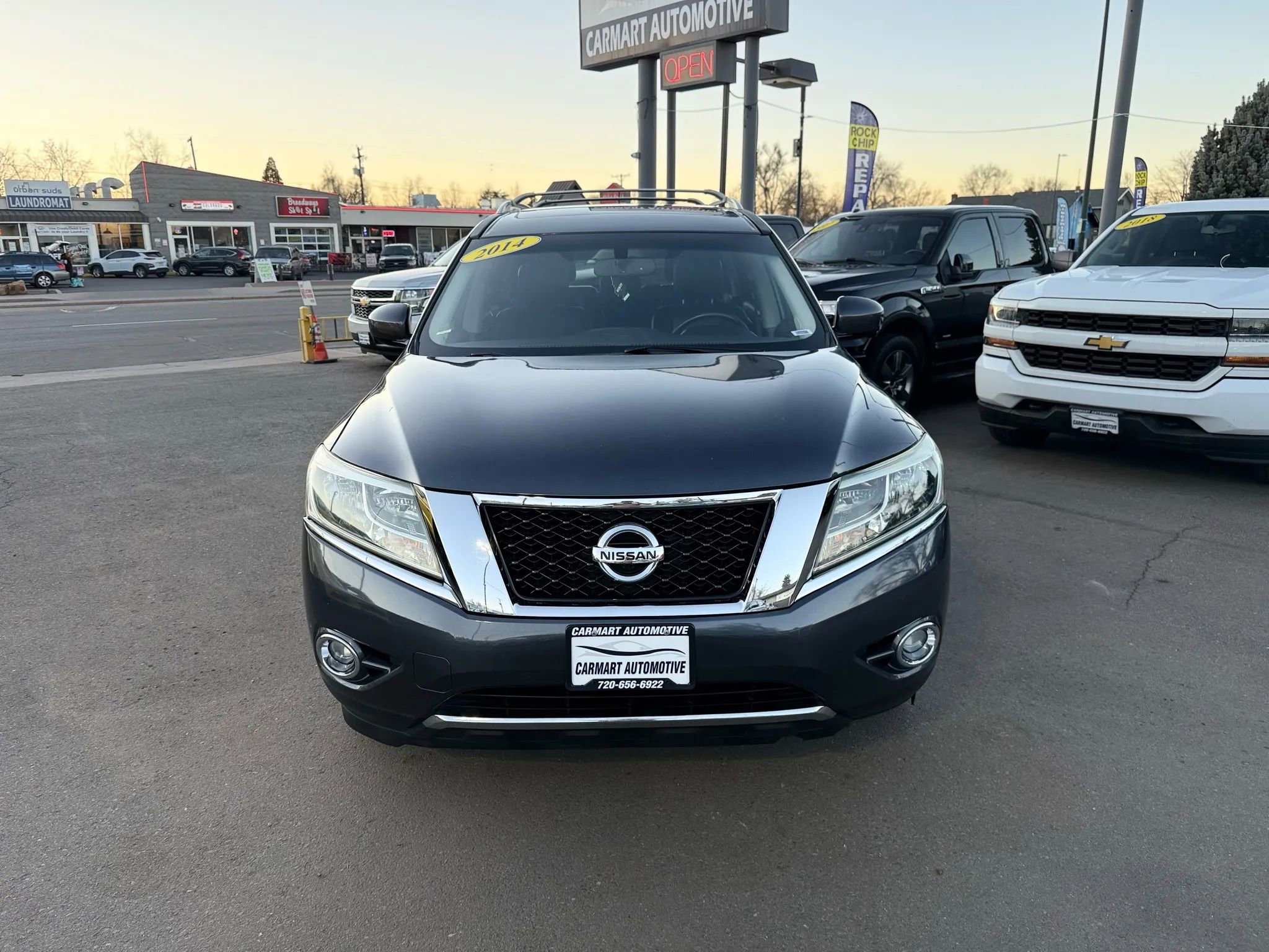 Used 2014 Nissan Pathfinder Platinum w/ Platinum Premium Package image 4