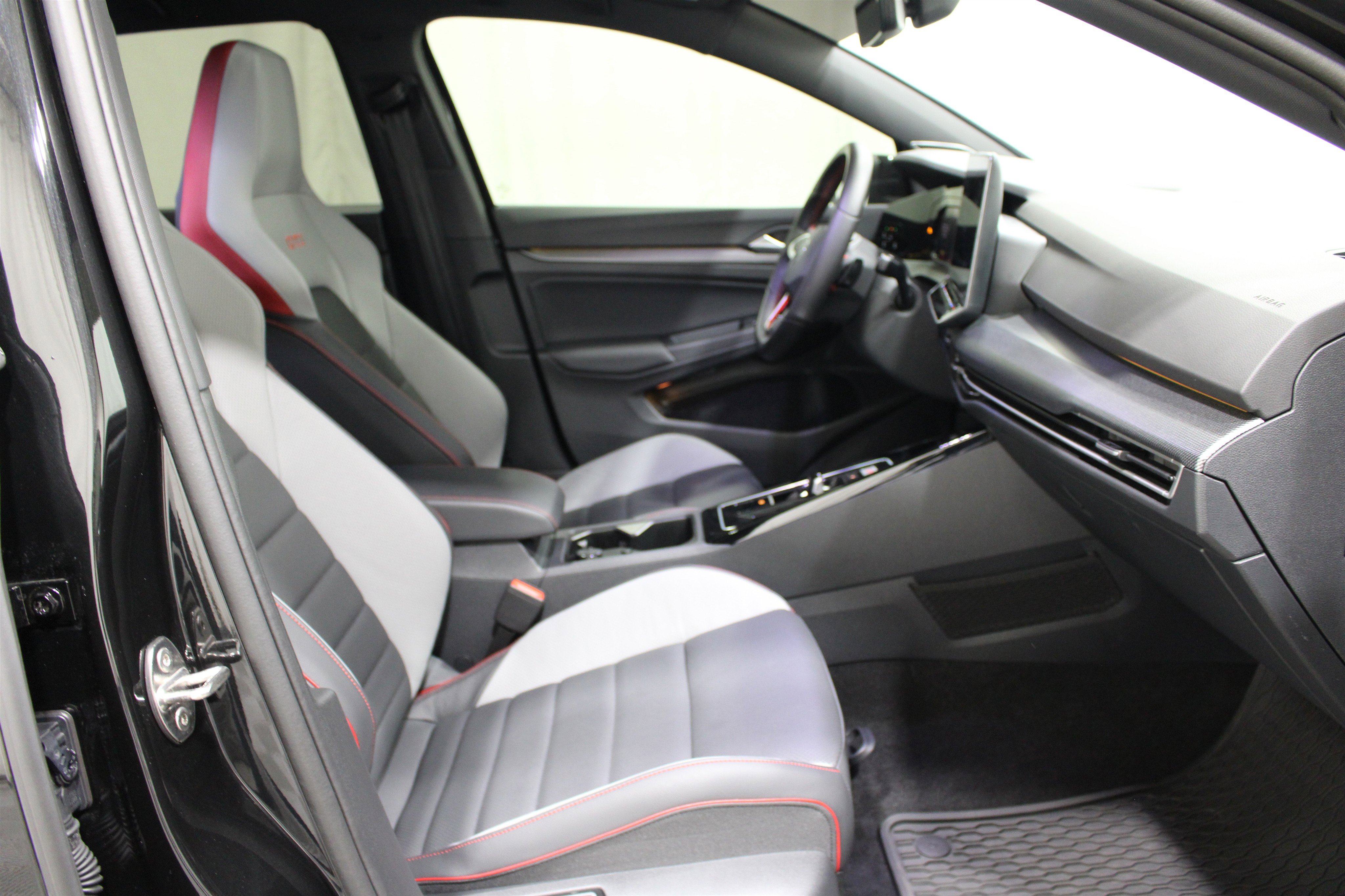Used 2025 Volkswagen GTI SE image 28