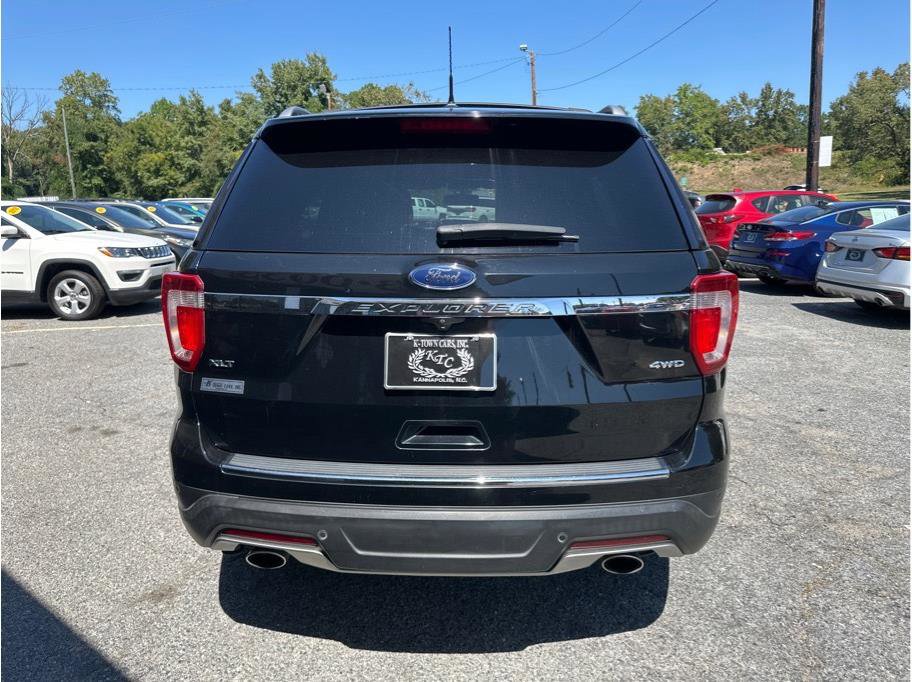 Used 2018 Ford Explorer XLT w/ Equipment Group 202A image 7