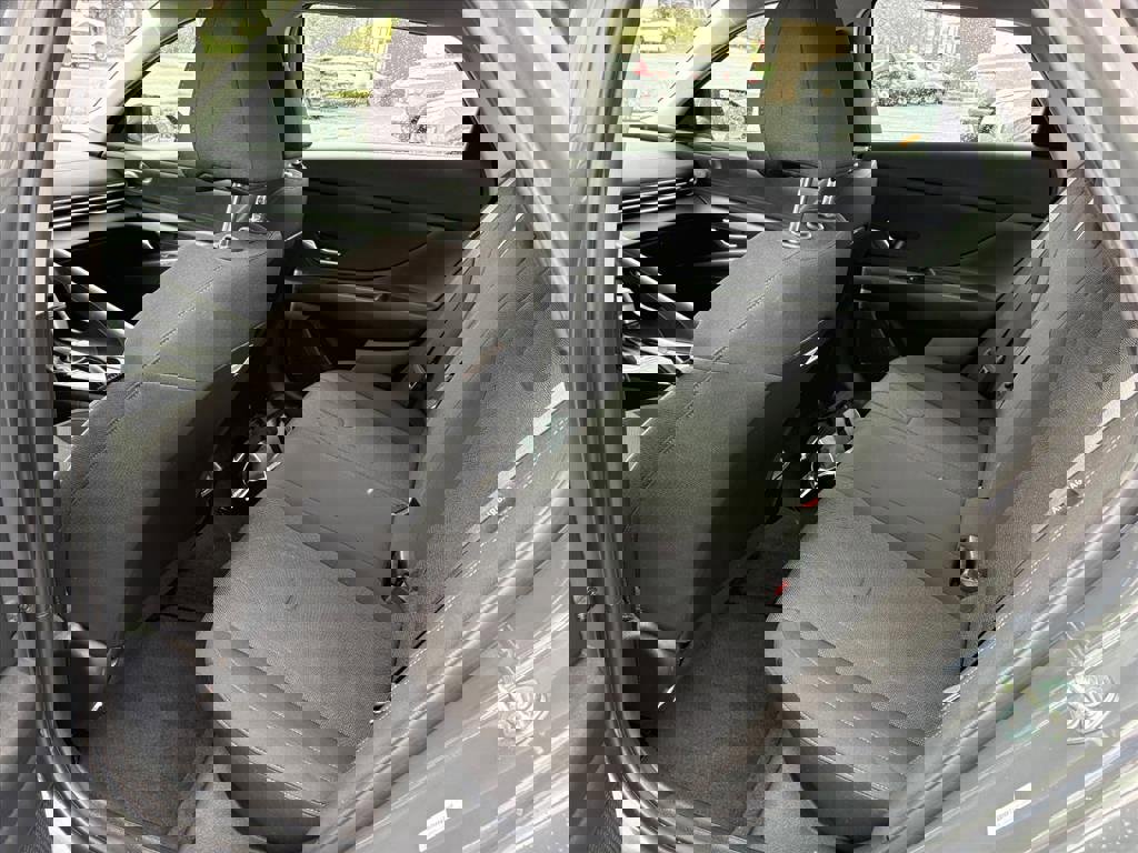 Certified 2025 Hyundai Elantra SE image 17