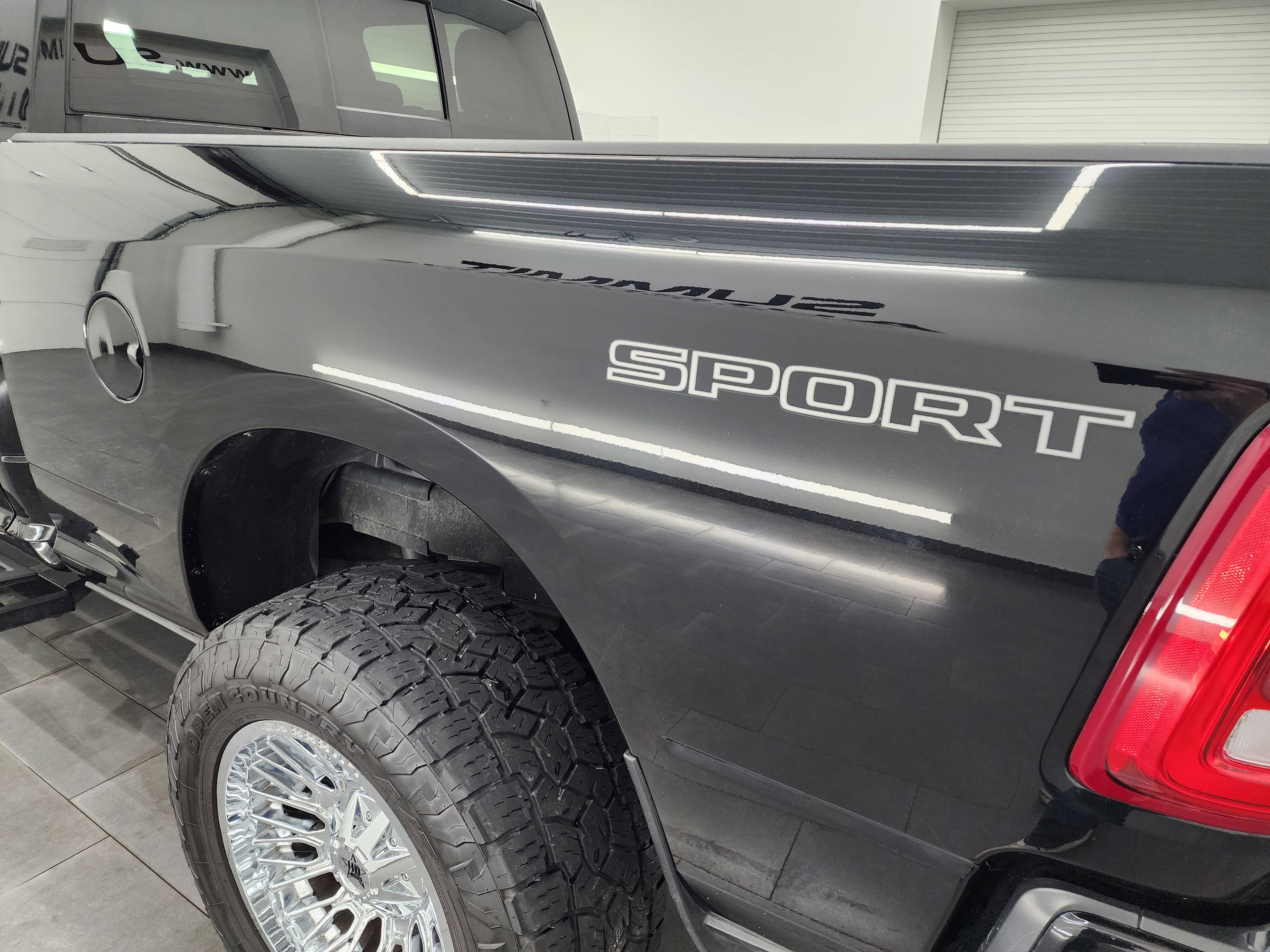 Used 2024 RAM 2500 Laramie w/ Sport Appearance Package image 33