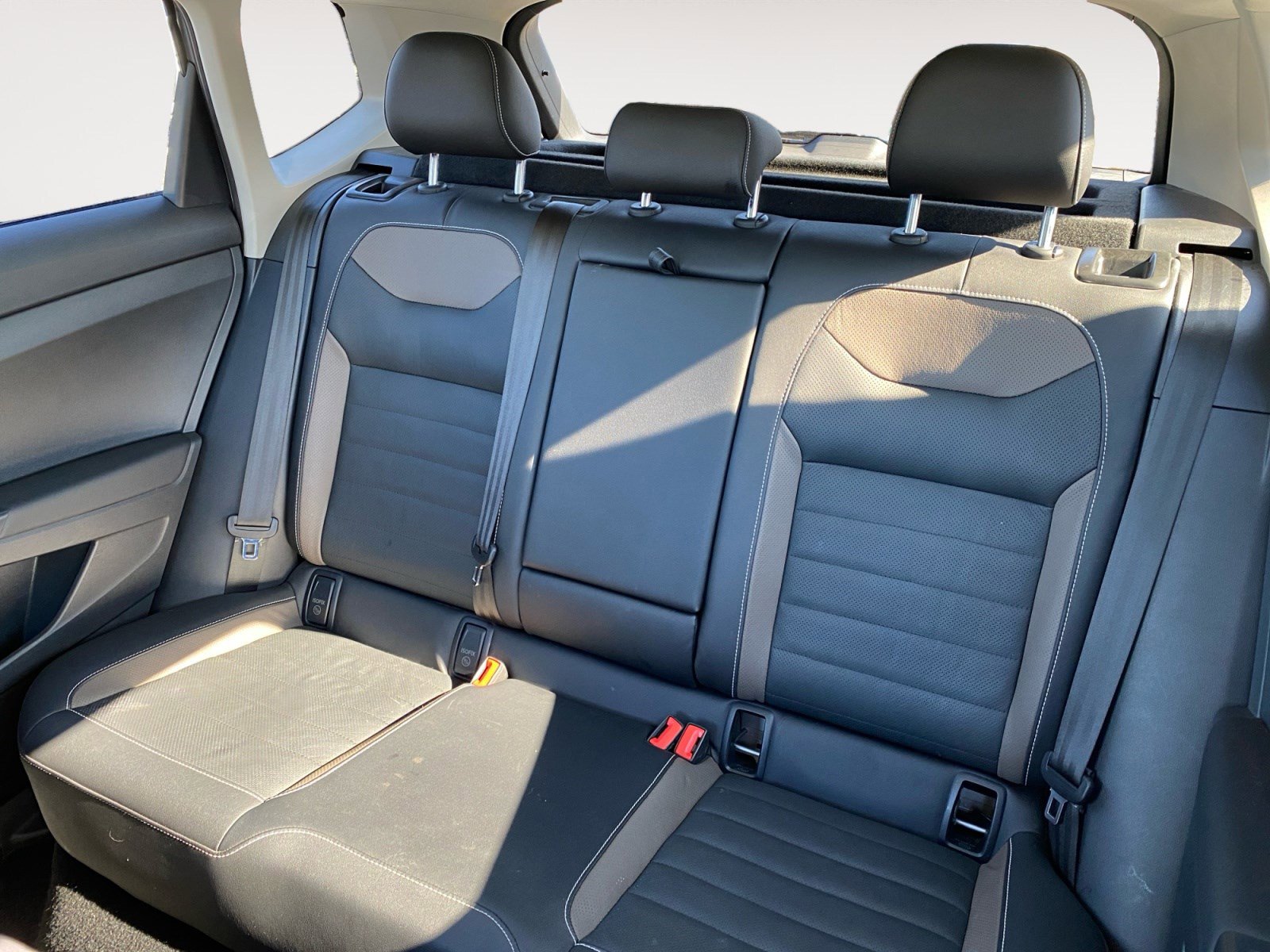 Used 2022 Volkswagen Taos SEL w/ Panoramic Sunroof Package image 19