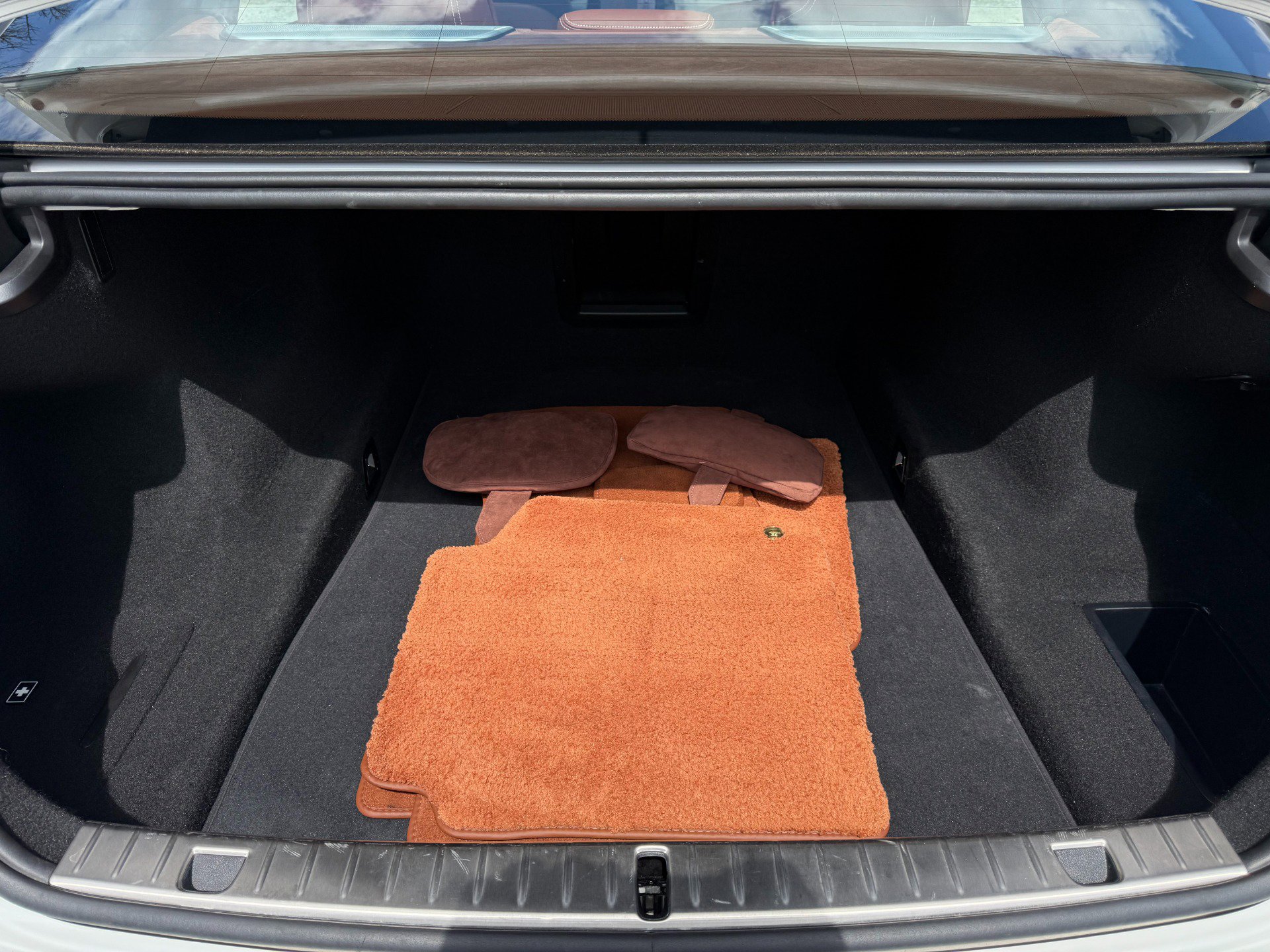 Used 2020 BMW ALPINA B7 xDrive w/ Luxury Rear Seating Package image 83