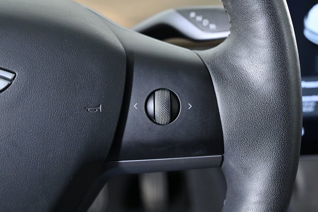 Used 2021 Tesla Model 3 Standard Range Plus image 12