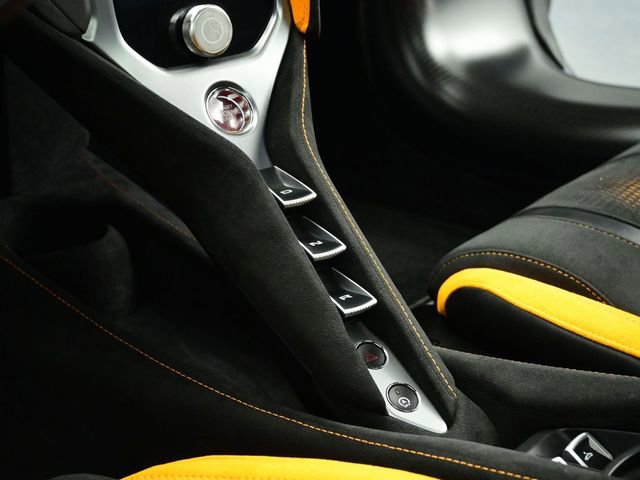 Used 2024 McLaren 750S Spider image 38