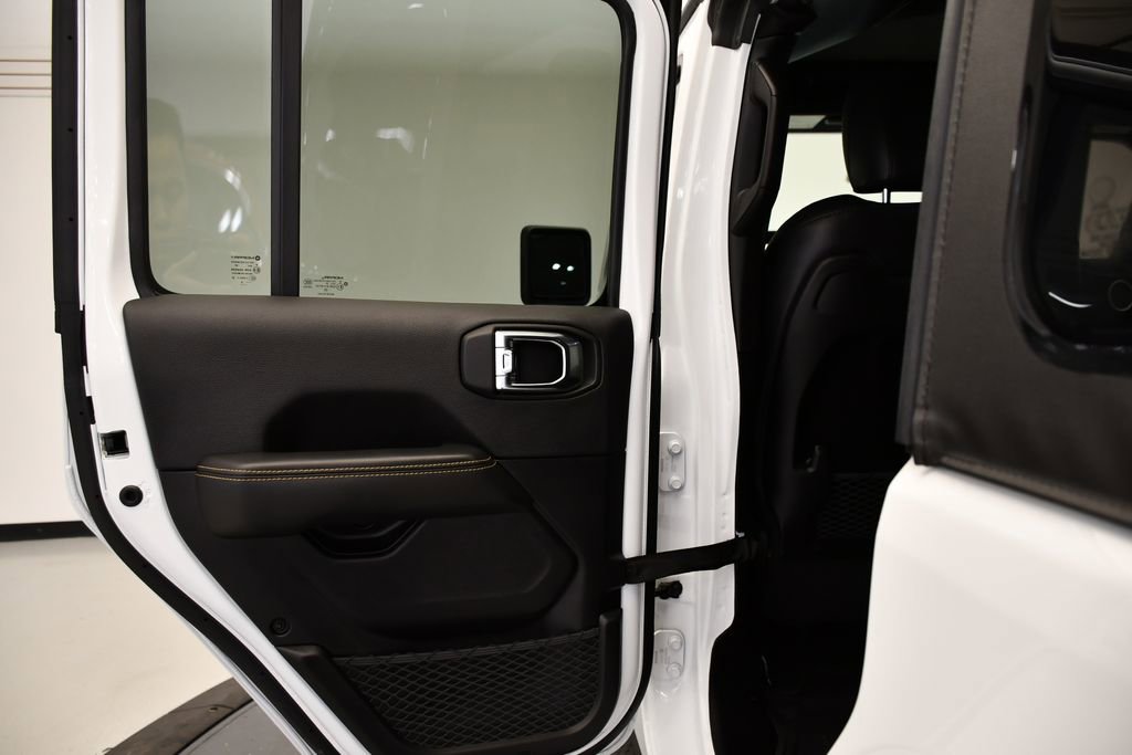 Used 2025 Jeep Wrangler Sahara image 35