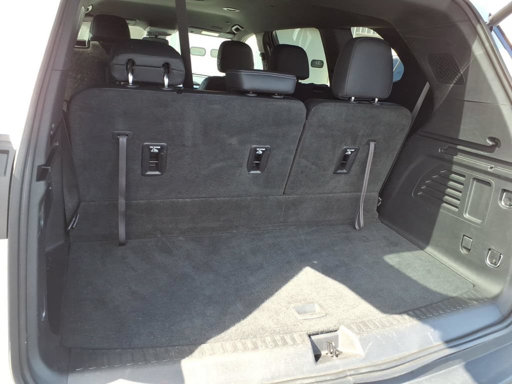 Used 2025 Buick Enclave Preferred AWD/4WD image 13