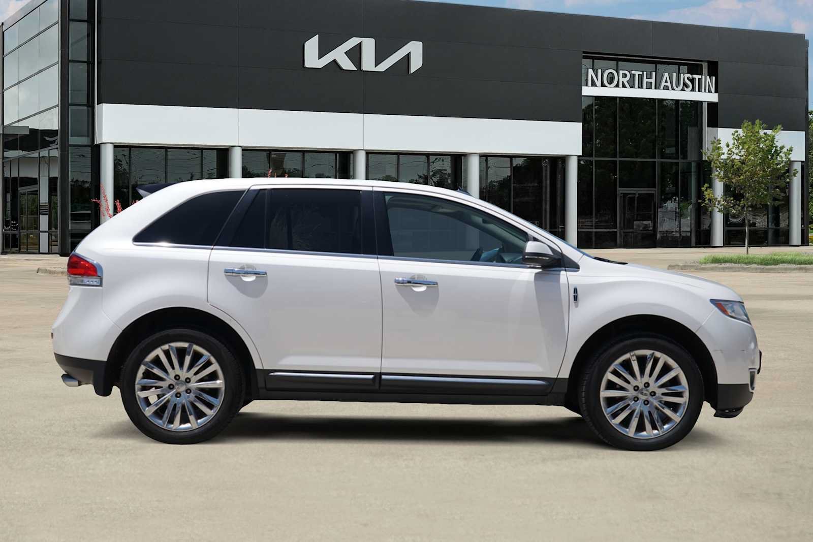 Used 2015 Lincoln MKX FWD w/ Equipment Group 102A image 6