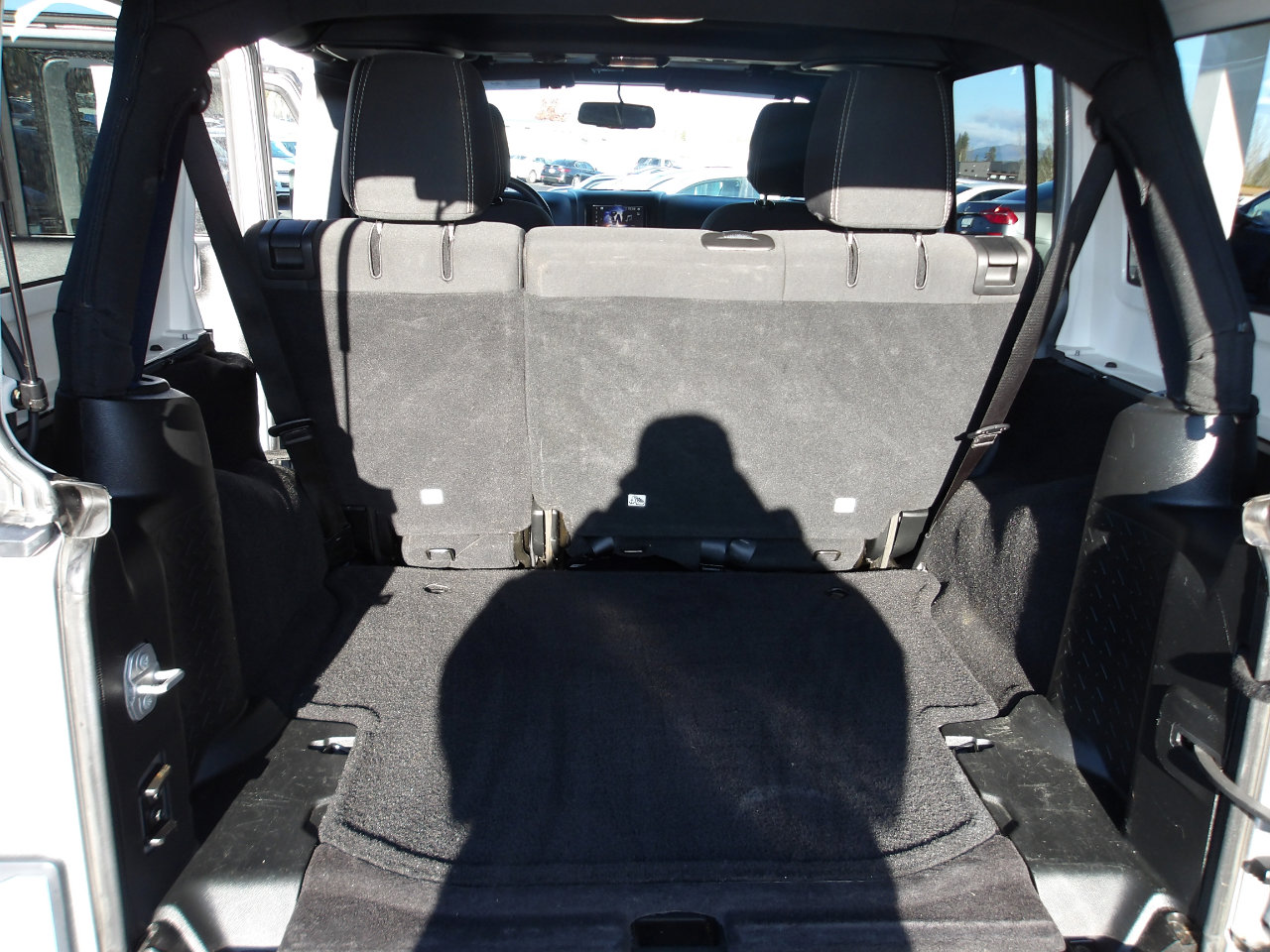 Used 2018 Jeep Wrangler Unlimited Sahara image 11