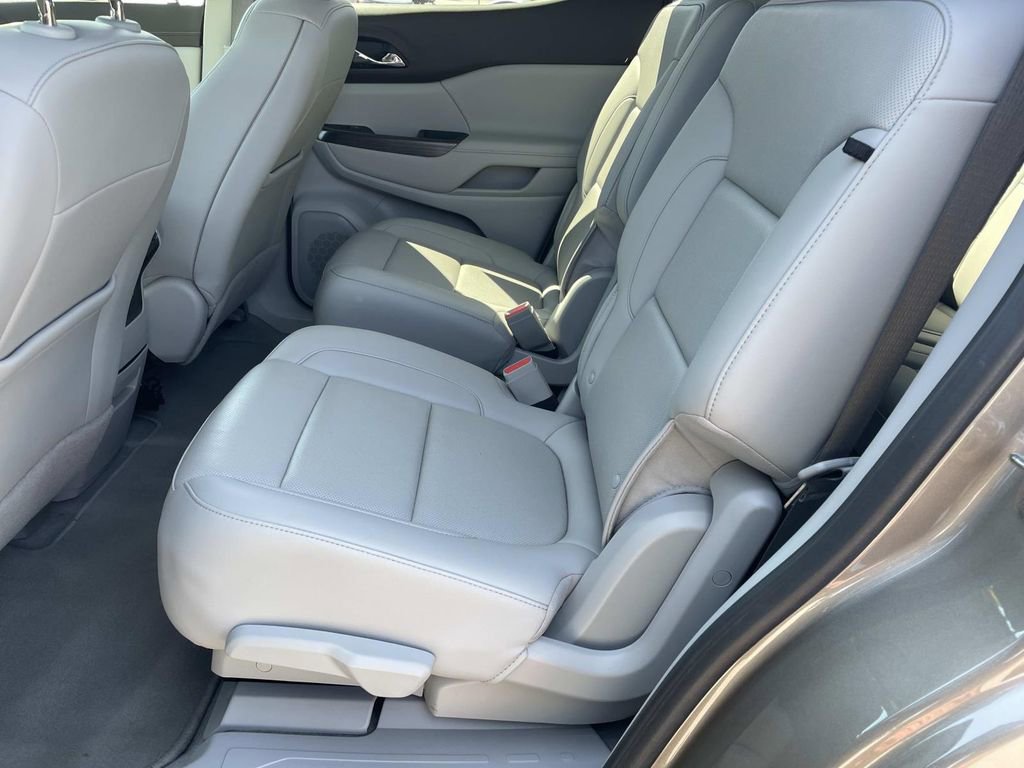 Used 2023 GMC Acadia SLT w/ Preferred Package image 14