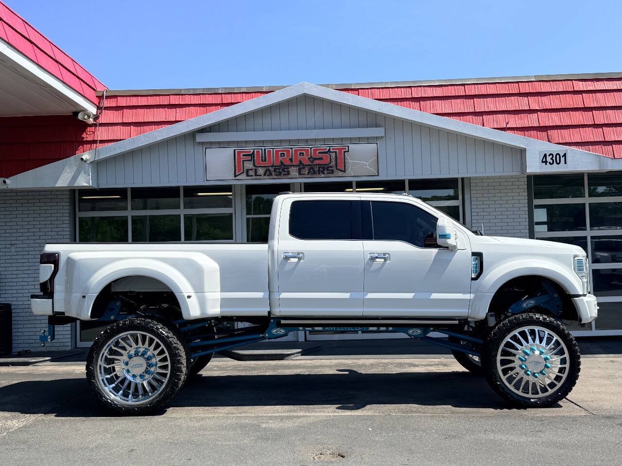 Used 2022 Ford F450 Platinum w/ FX4 Off-Road Package AWD/4WD image 2