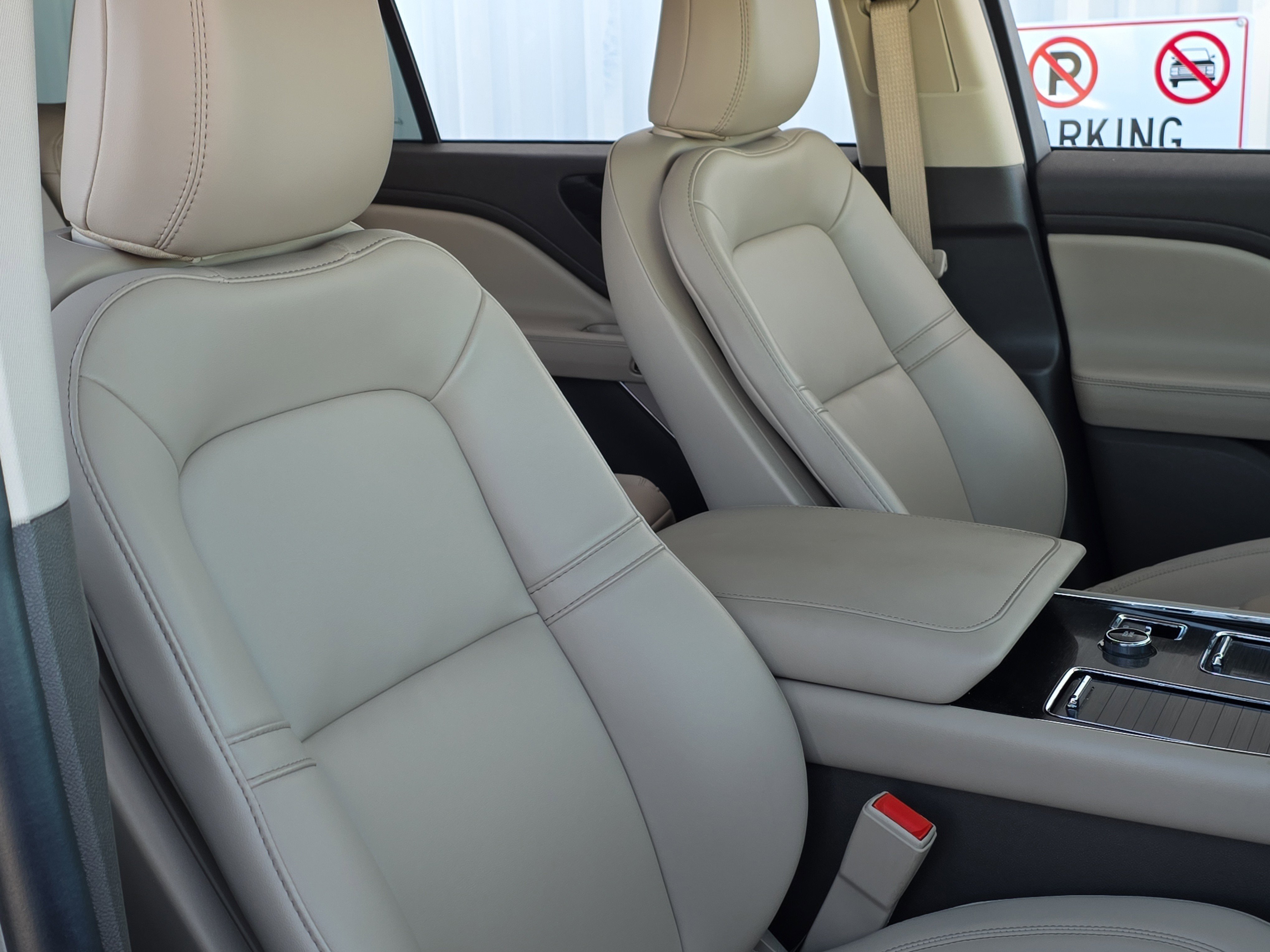 Used 2023 Lincoln Aviator 2WD w/ Elements Package image 38