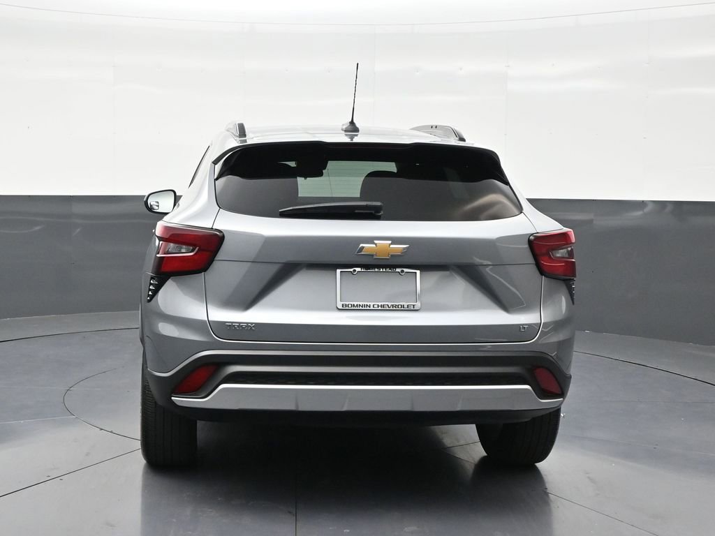 Used 2025 Chevrolet Trax LT FWD image 4