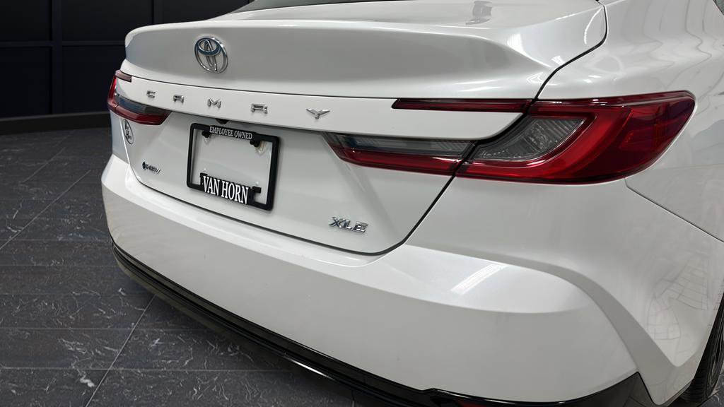 Used 2025 Toyota Camry XLE image 32