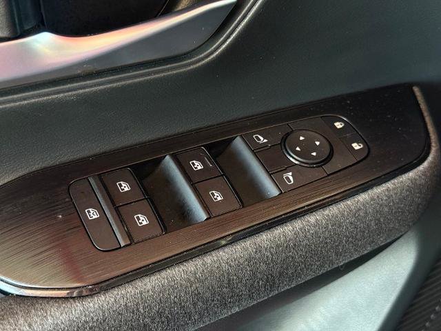 Certified 2025 Nissan Kicks SV FWD image 19