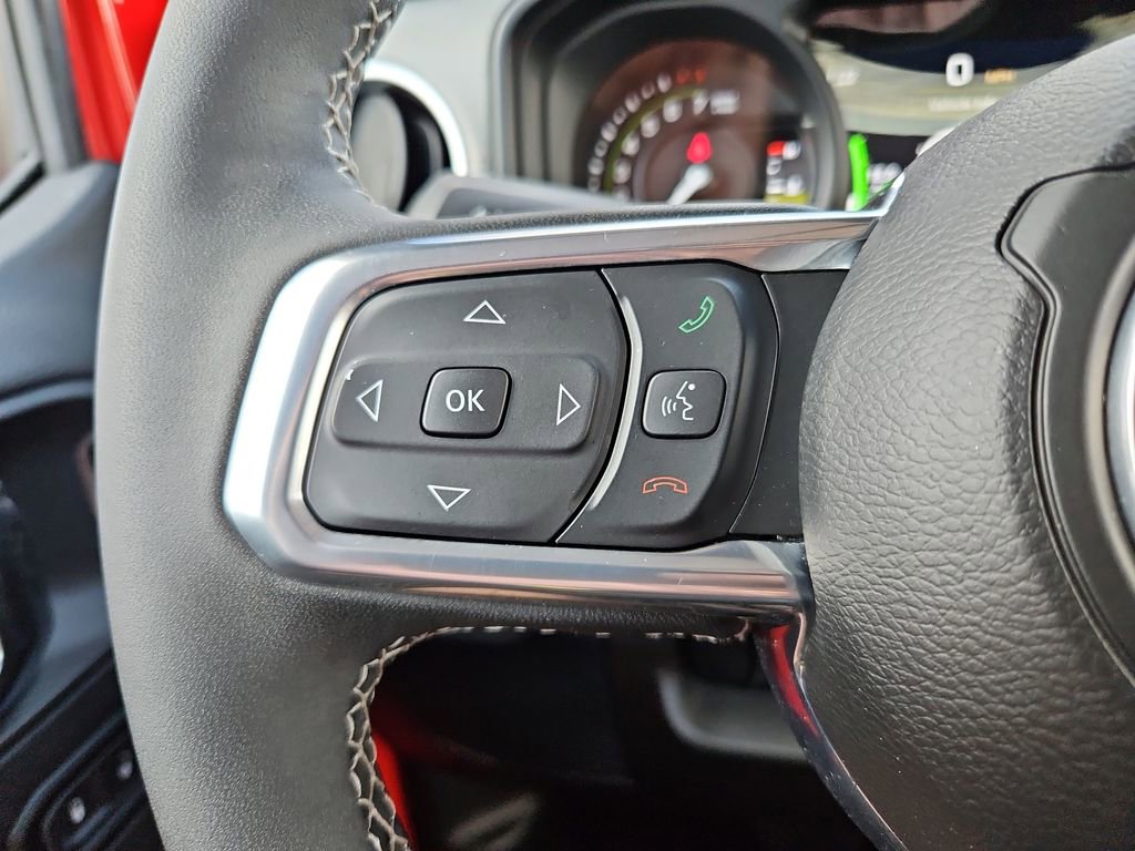 Used 2025 Jeep Wrangler Unlimited Sahara AWD/4WD image 11