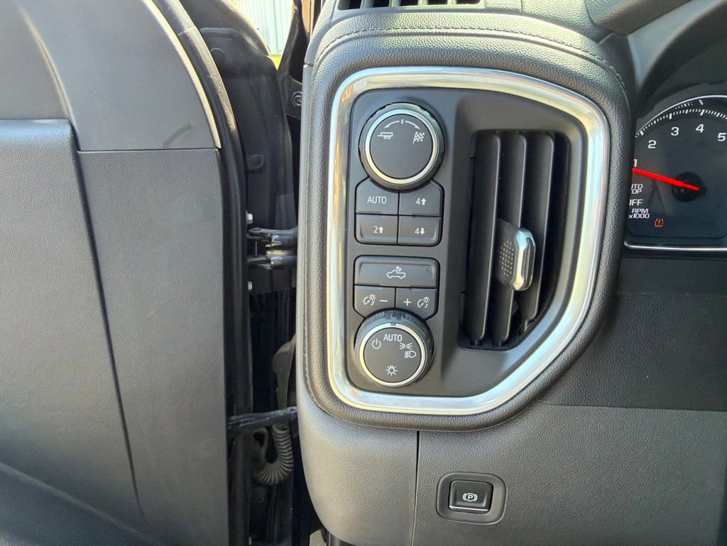Used 2019 Chevrolet Silverado 1500 LT w/ Texas Edition AWD/4WD image 18