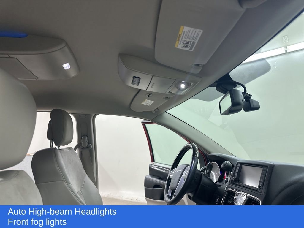 Used 2014 Chrysler Town & Country Limited image 21