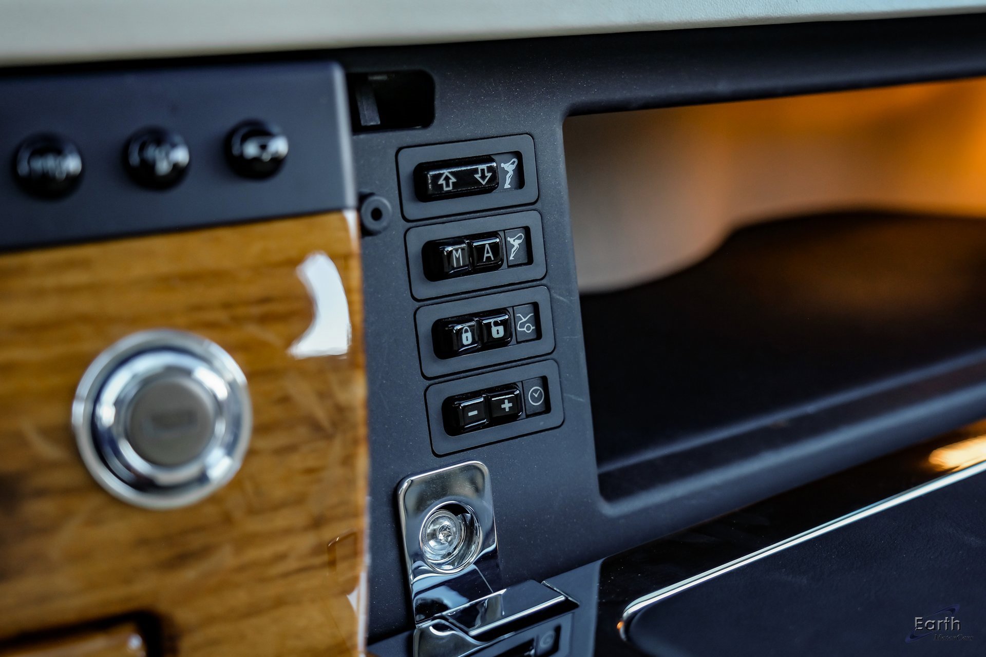 Used 2014 Rolls-Royce Phantom Sedan image 67