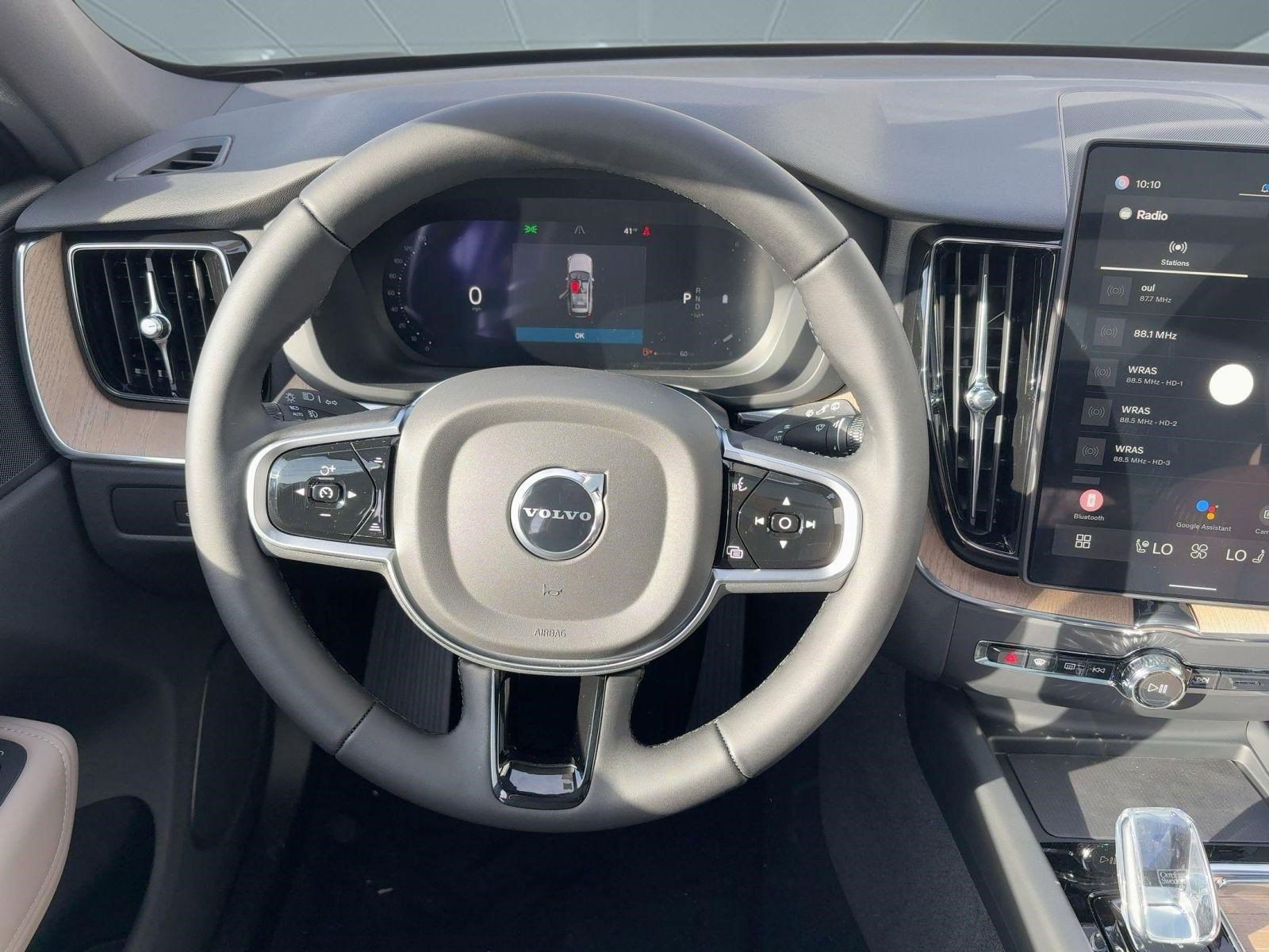 New 2026 Volvo XC60 B5 Plus w/ Protection Package Premier AWD/4WD image 24