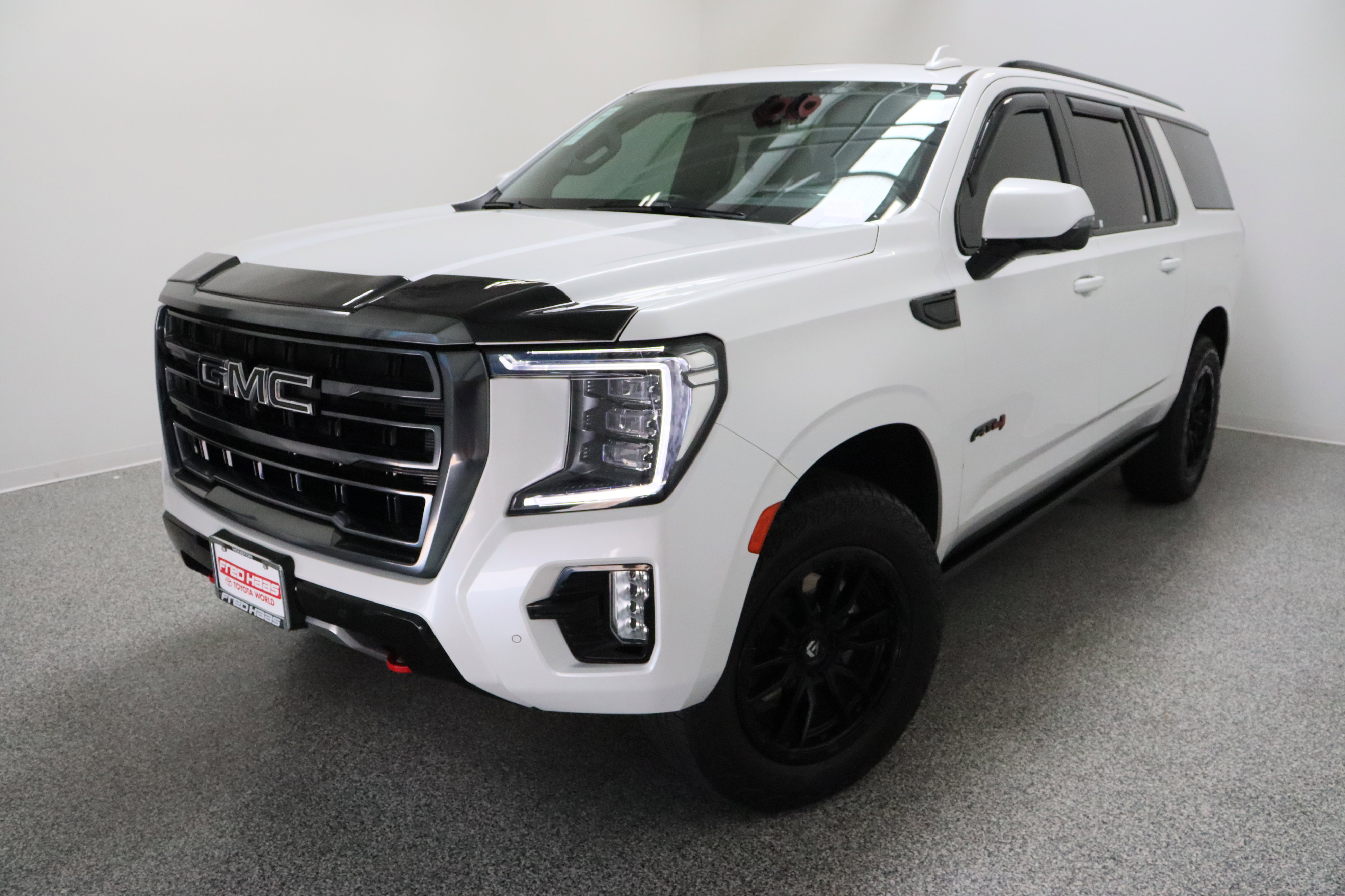 Used 2023 GMC Yukon XL AT4 w/ AT4 Premium Plus Package AWD/4WD image 2
