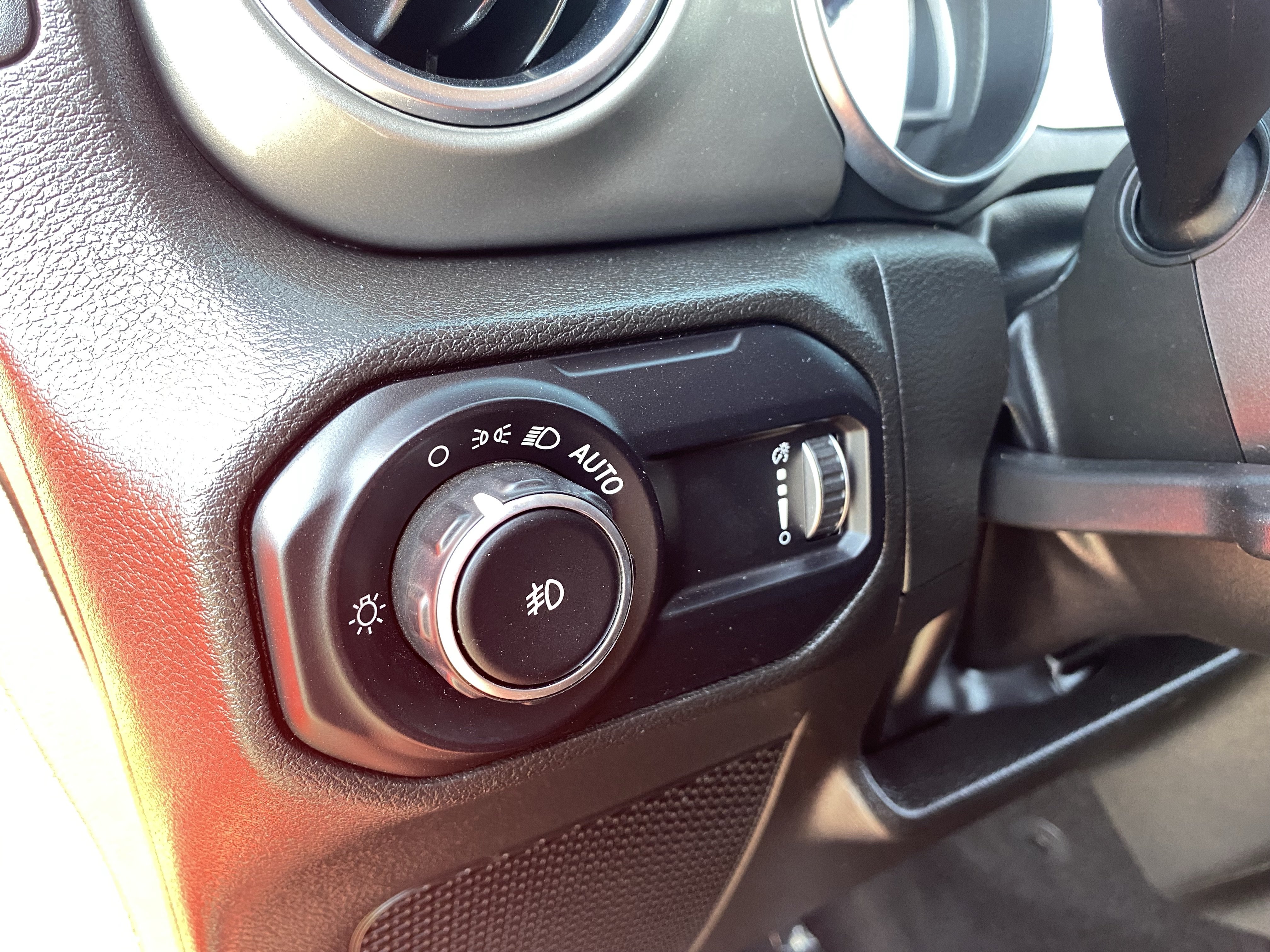 Used 2023 Jeep Wrangler Unlimited Sahara w/ Cold Weather Group AWD/4WD image 19