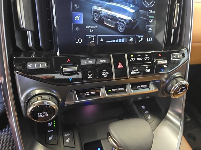 Used 2026 Lexus LX 600 4WD w/ Accessory Package (2T) image 28