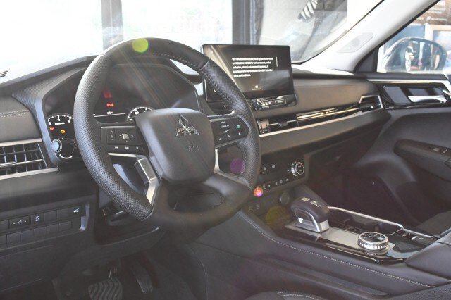 New 2026 Mitsubishi Outlander AWD image 36