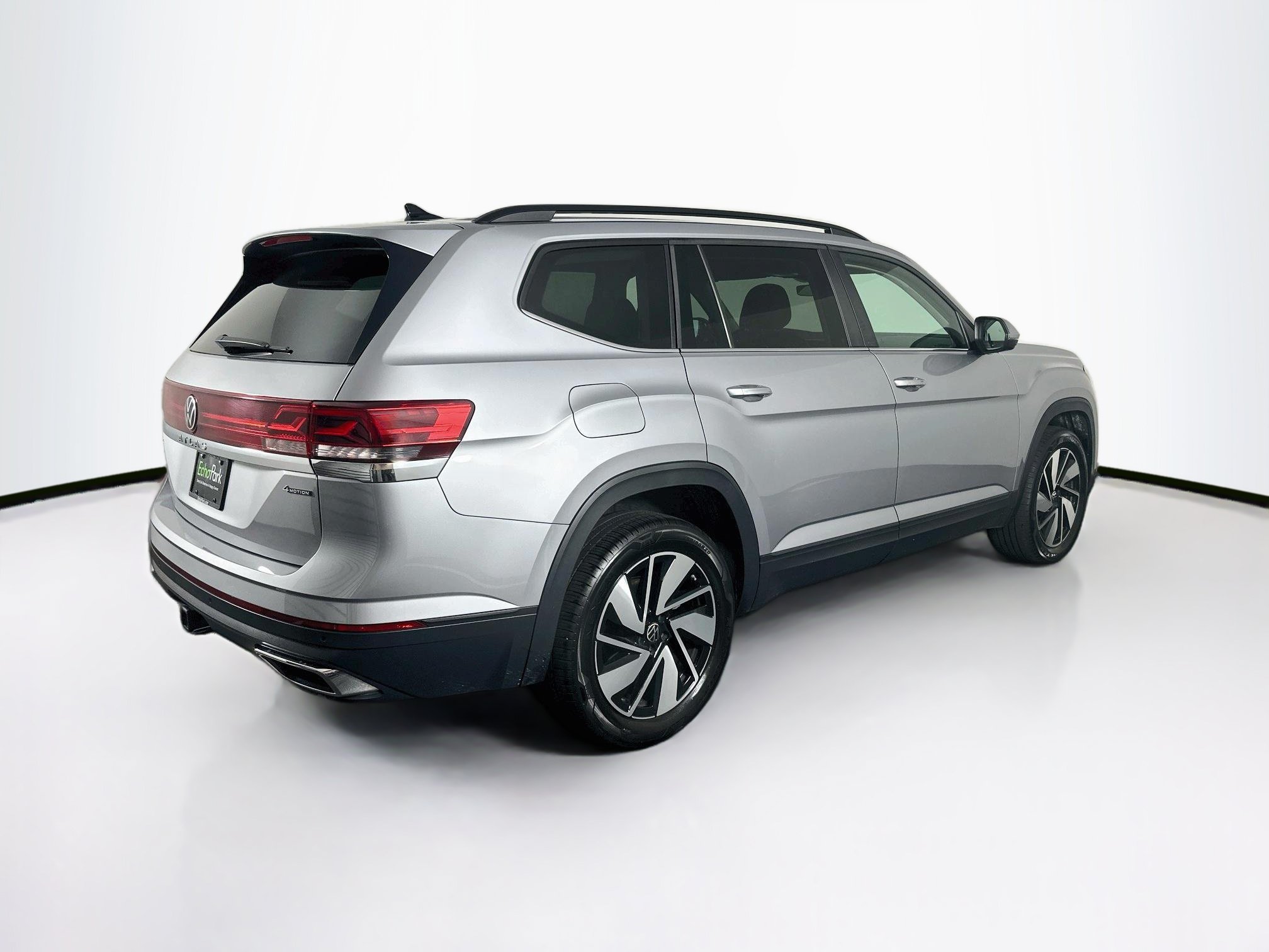 Used 2025 Volkswagen Atlas SE AWD/4WD image 9