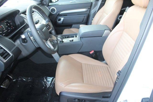 Used 2024 Land Rover Discovery Dynamic SE image 5