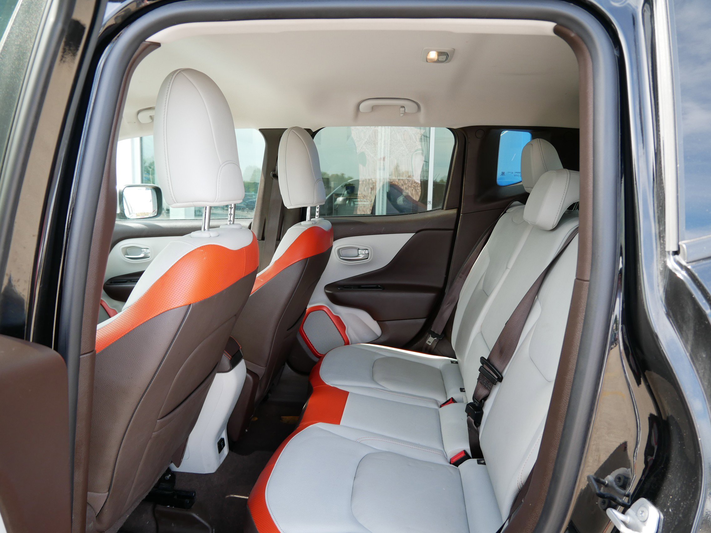 Used 2017 Jeep Renegade Limited image 8