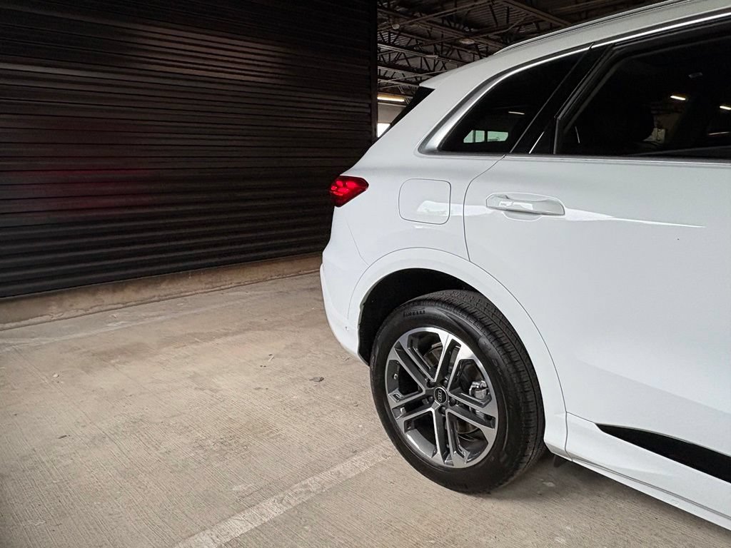Used 2025 Audi Q5 Premium w/ Convenience Package AWD/4WD image 11